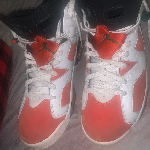 Sneakers - Picture 2 of 3